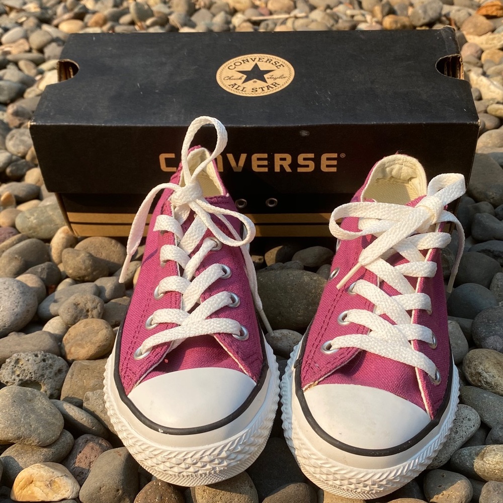 Girls Converse Size 11 NWT